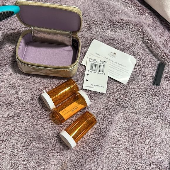 NWT Coach Triple Pill Case - Picture 2 of 14